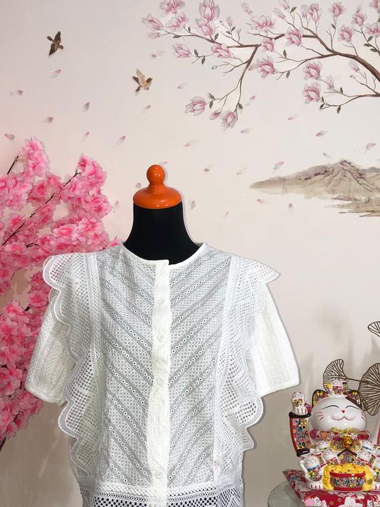 Blus bordir eyelet ruffle putih — baju thrift preloved